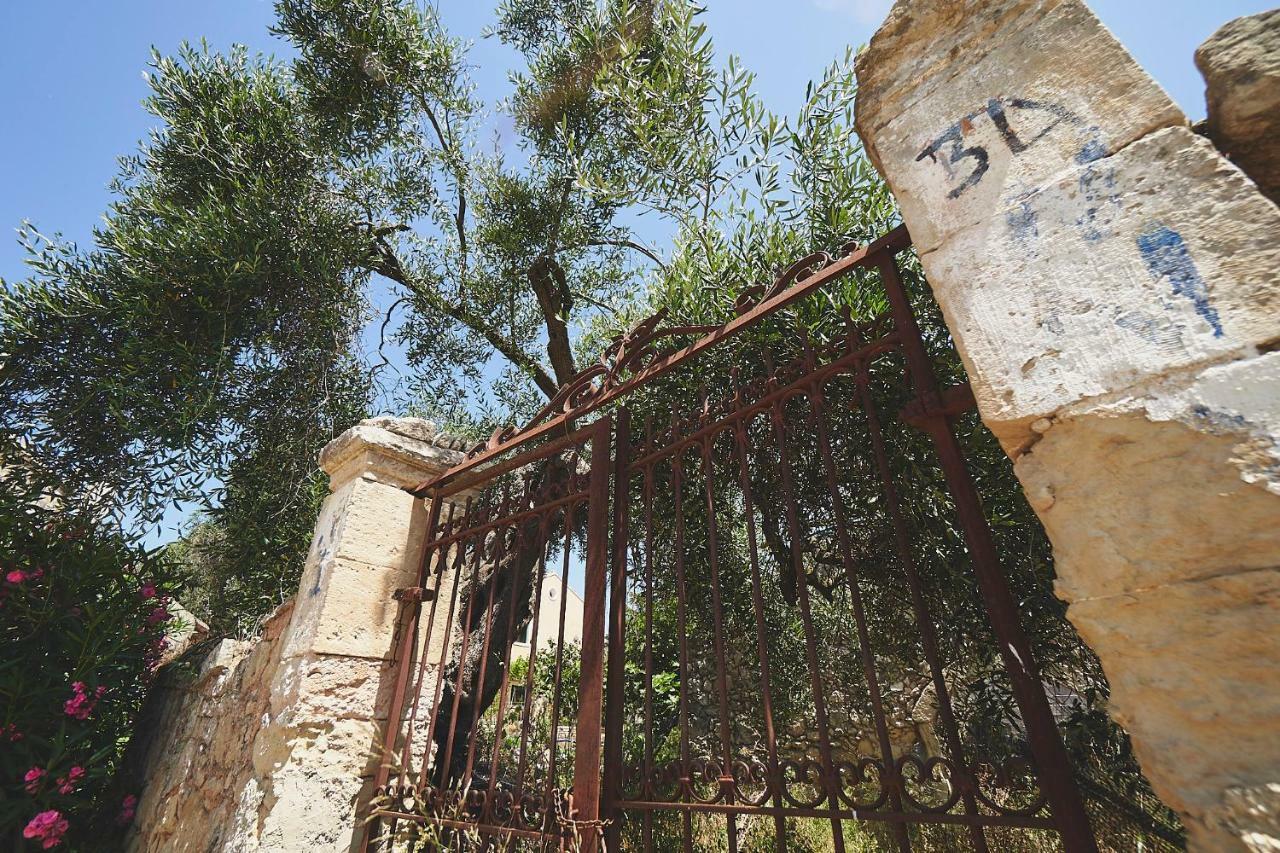 The Guund House * Xanthatai